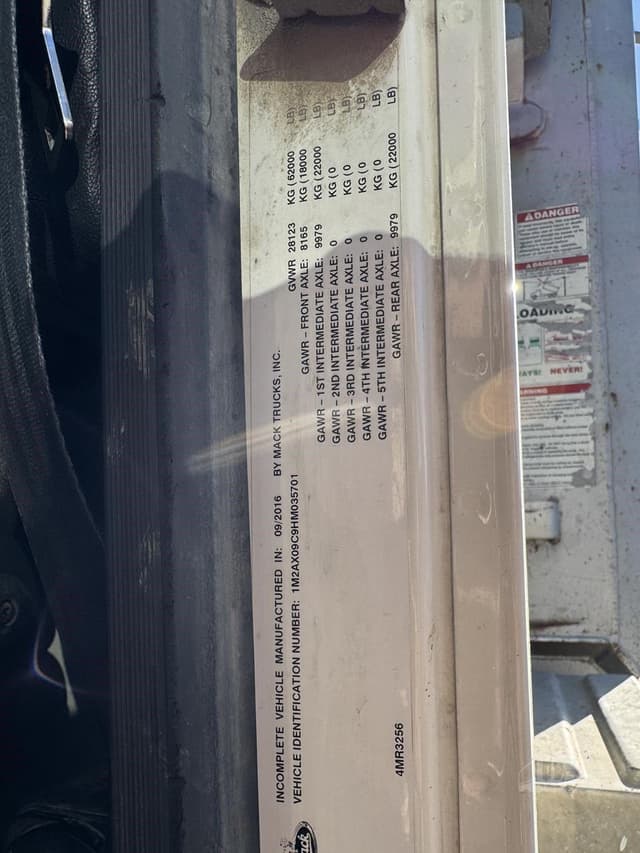 Image of Mack Granite GU713 equipment image 4