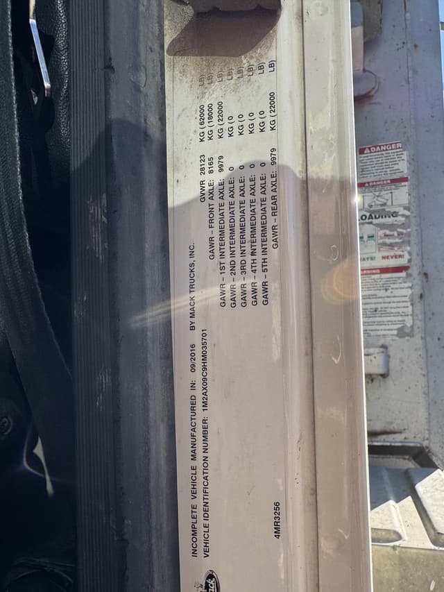 Image of Mack Granite GU713 equipment image 4