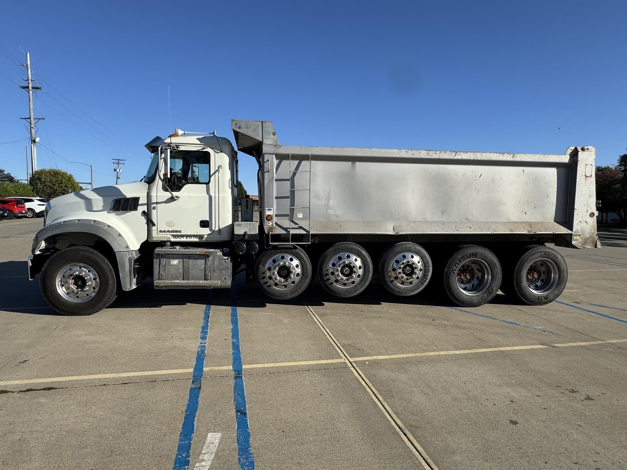 2017 Mack Granite GU713 Equipment Image0