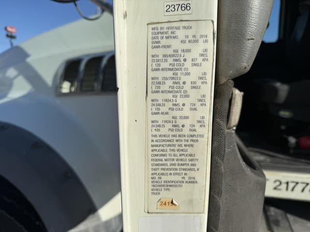 Image of Mack Granite GU713 equipment image 1