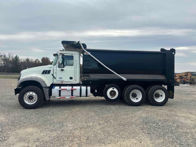Image of Mack Granite GU713 equipment image 1