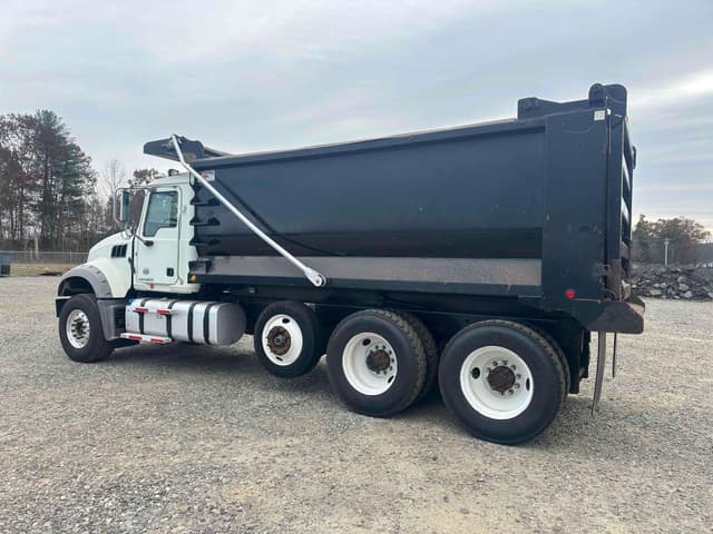 Image of Mack Granite GU713 equipment image 3