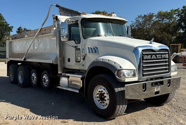 Image of Mack Granite GU713 equipment image 2
