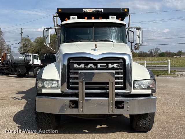 Image of Mack Granite GU713 equipment image 1