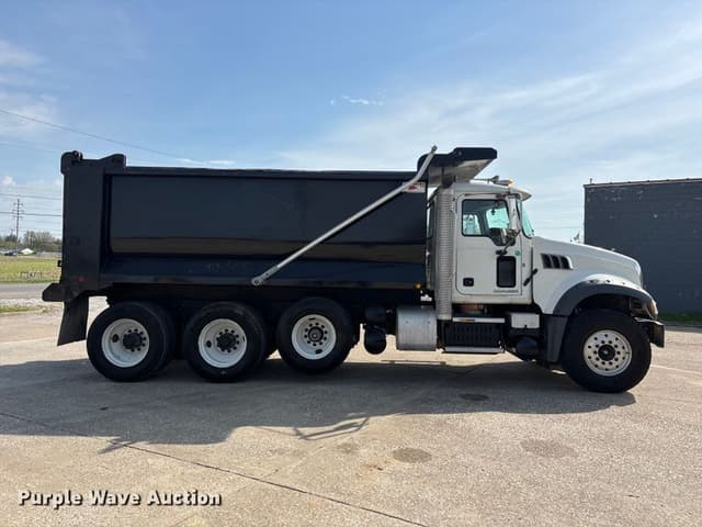Image of Mack Granite GU713 equipment image 3