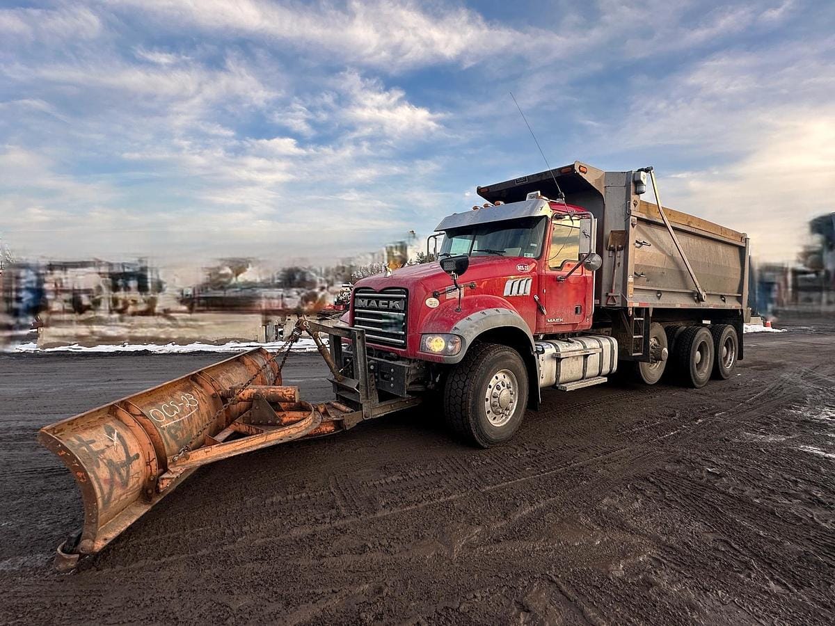 2017 Mack Granite GU713 Equipment Image0