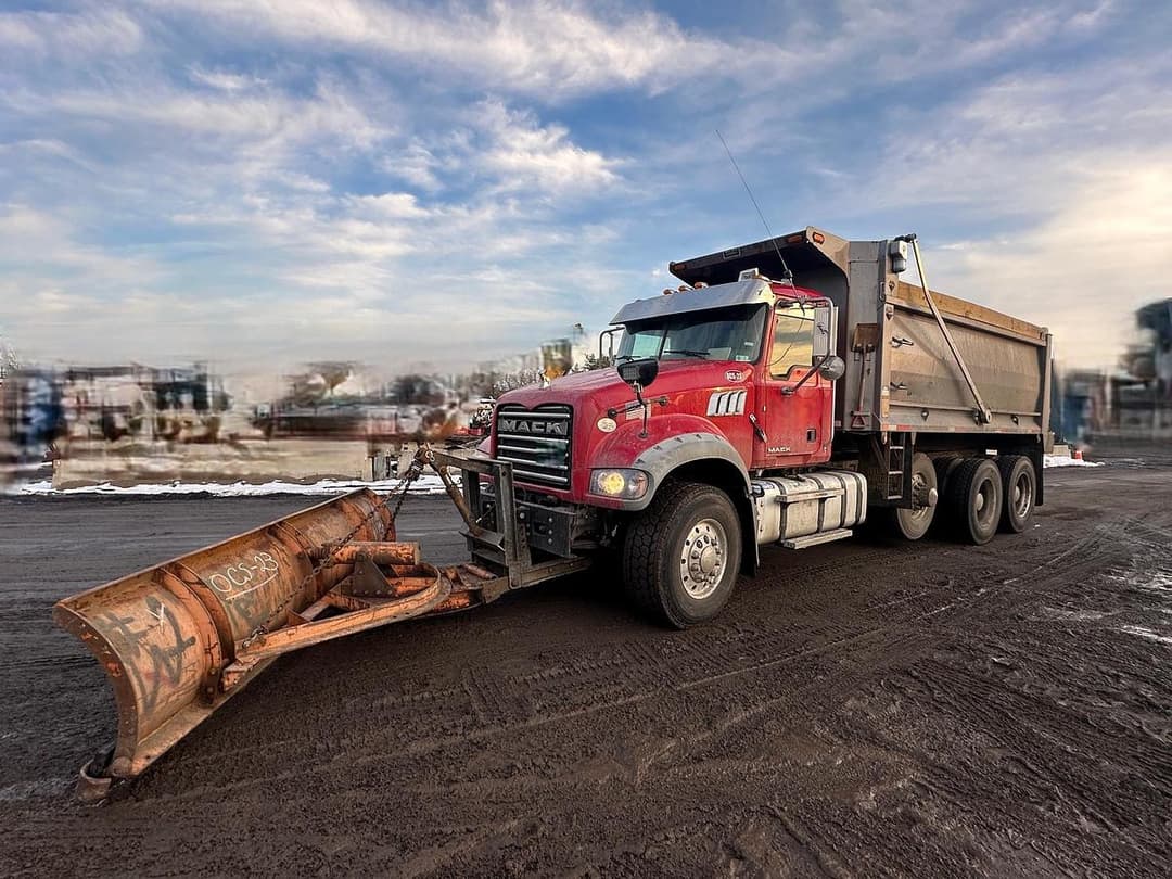 Image of Mack Granite GU713 Primary image