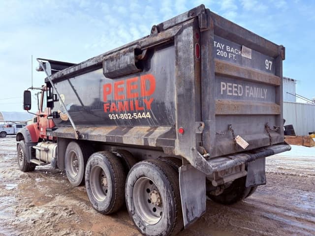 Image of Mack Granite GU713 equipment image 2