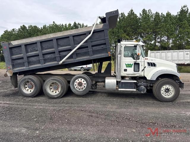 Image of Mack Granite GU713 equipment image 1