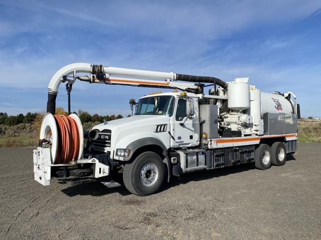 Image of Mack Granite GU713 equipment image 1