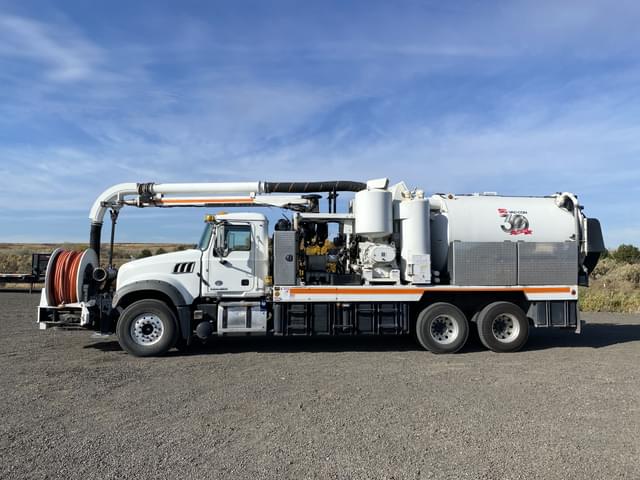 Image of Mack Granite GU713 equipment image 2