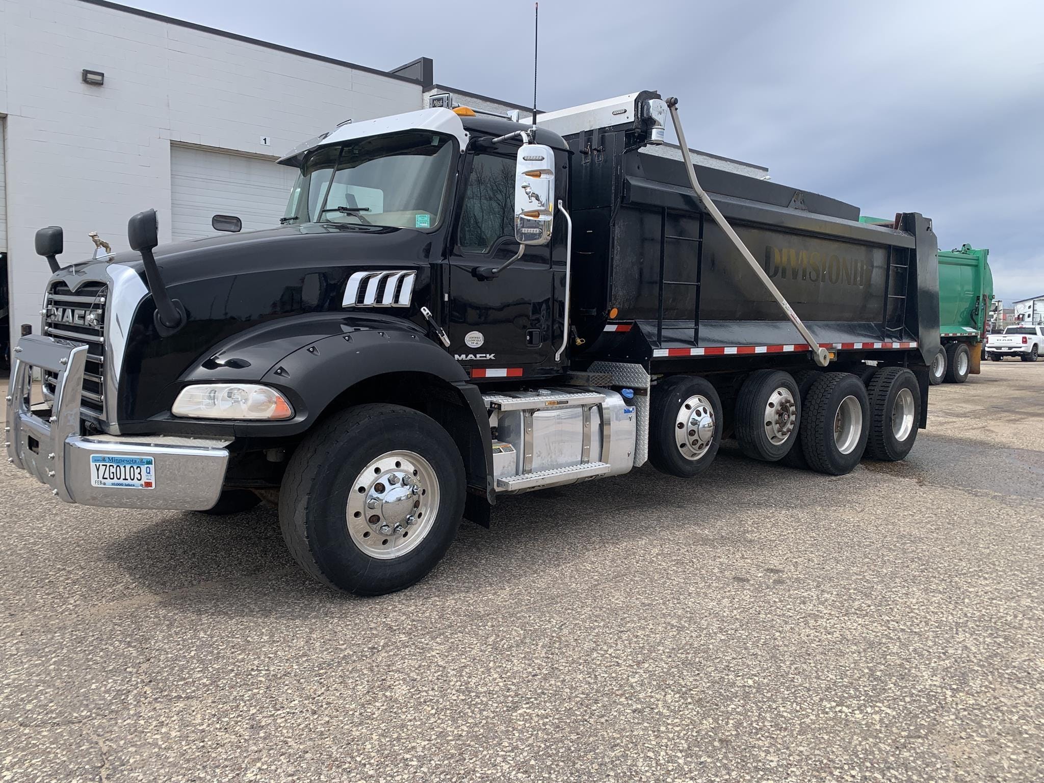 2017 Mack GU813 Equipment Image0