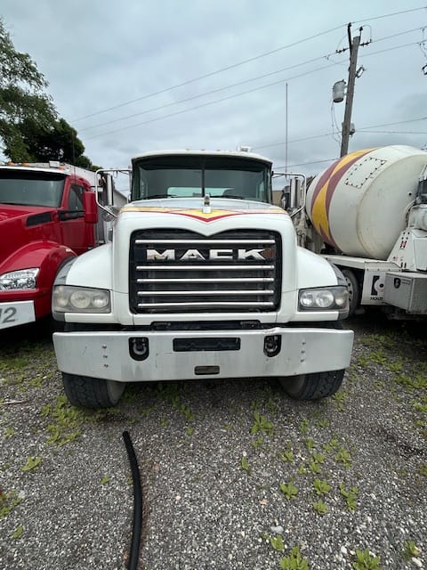 2017 Mack GU713 Equipment Image0