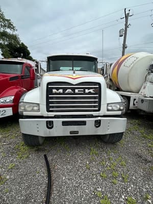 2017 Mack GU713 Image