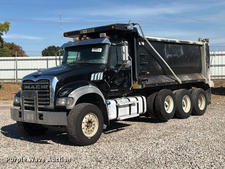 2017 Mack GU713 Equipment Image0