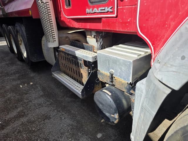 Image of Mack GU713 equipment image 4