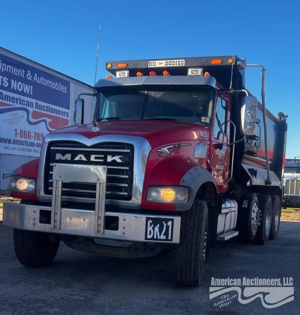 Main image Mack GU713