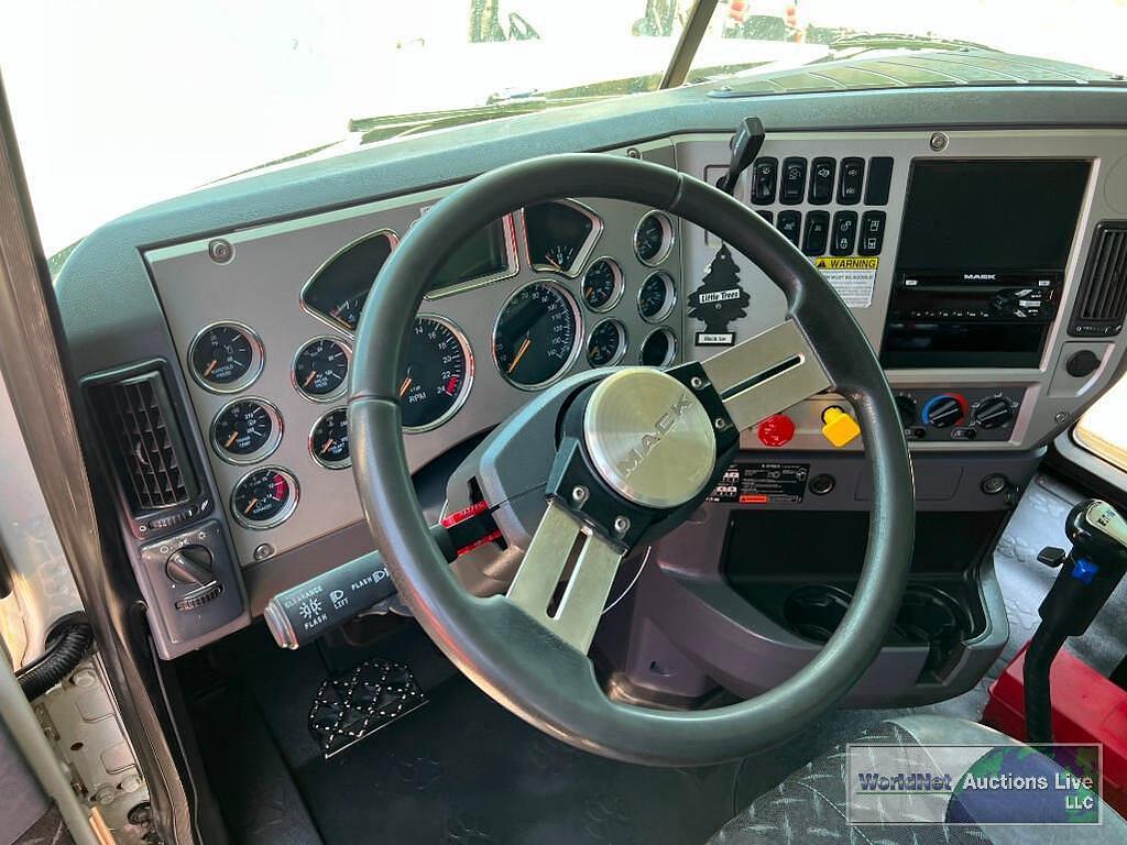 Main image Mack GU713 16