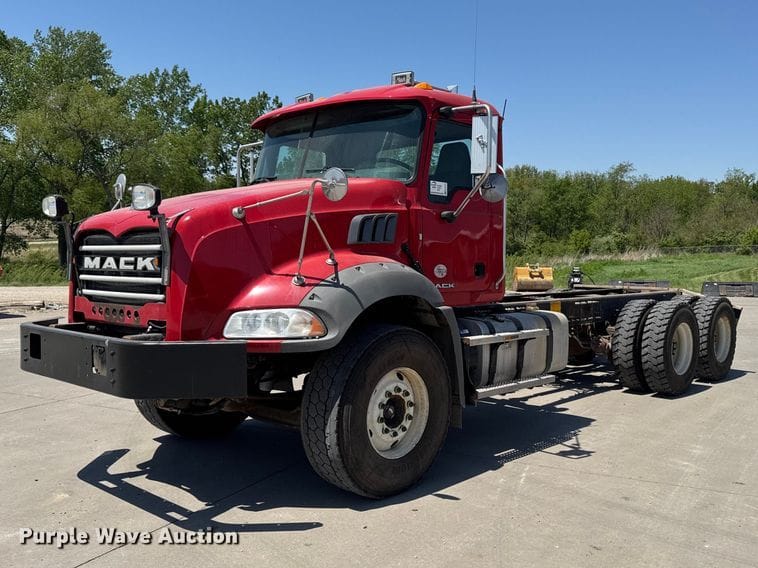 2017 Mack GU813 Equipment Image0