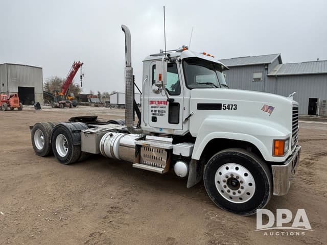 Image of Mack Pinnacle CHU613 equipment image 1