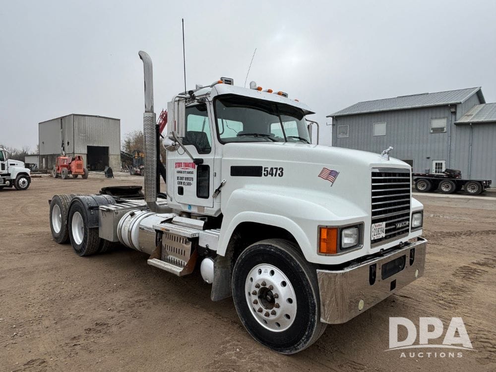 2017 Mack Pinnacle CHU613 Equipment Image0