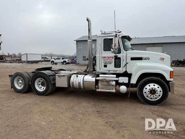 Image of Mack Pinnacle CHU613 equipment image 2