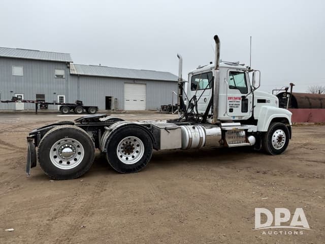 Image of Mack Pinnacle CHU613 equipment image 4