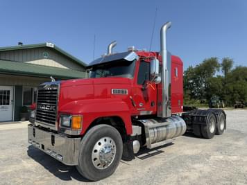 Main image Mack Pinnacle CHU613