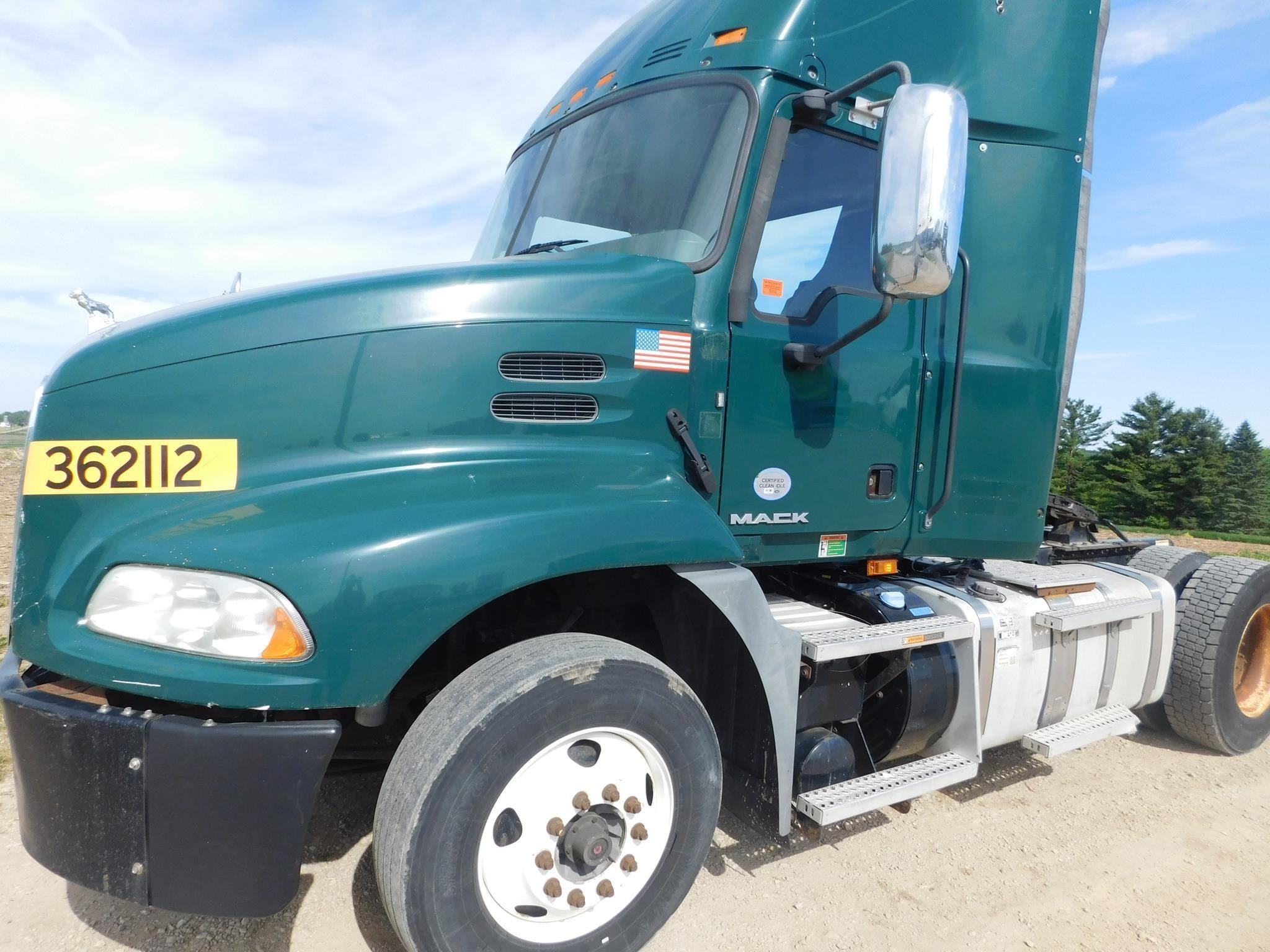2017 Mack Pinnacle Equipment Image0