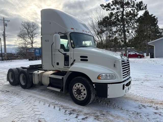 Image of Mack Pinnacle CXU613 equipment image 2