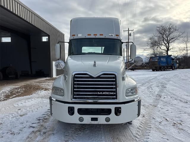 Image of Mack Pinnacle CXU613 equipment image 1