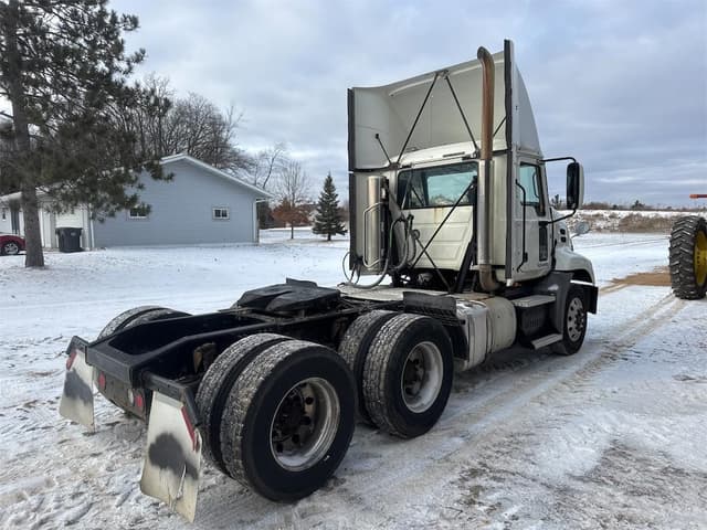 Image of Mack Pinnacle CXU613 equipment image 4