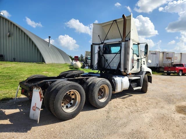 Image of Mack Pinnacle CXU613 equipment image 4