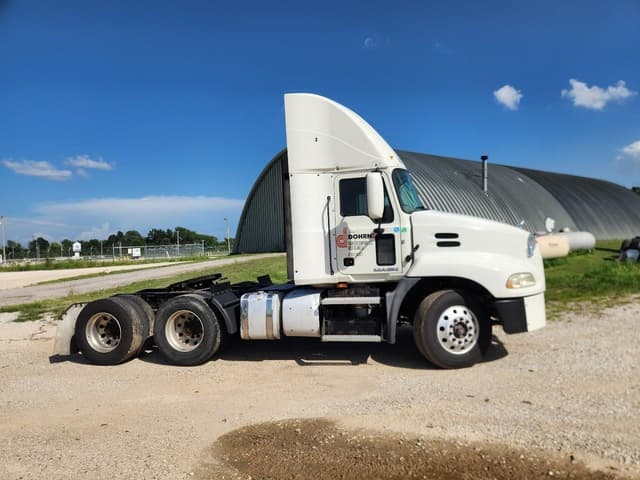 Image of Mack Pinnacle CXU613 equipment image 3