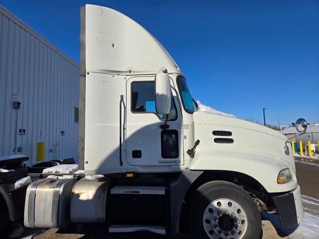 Image of Mack Pinnacle CXU613 equipment image 3