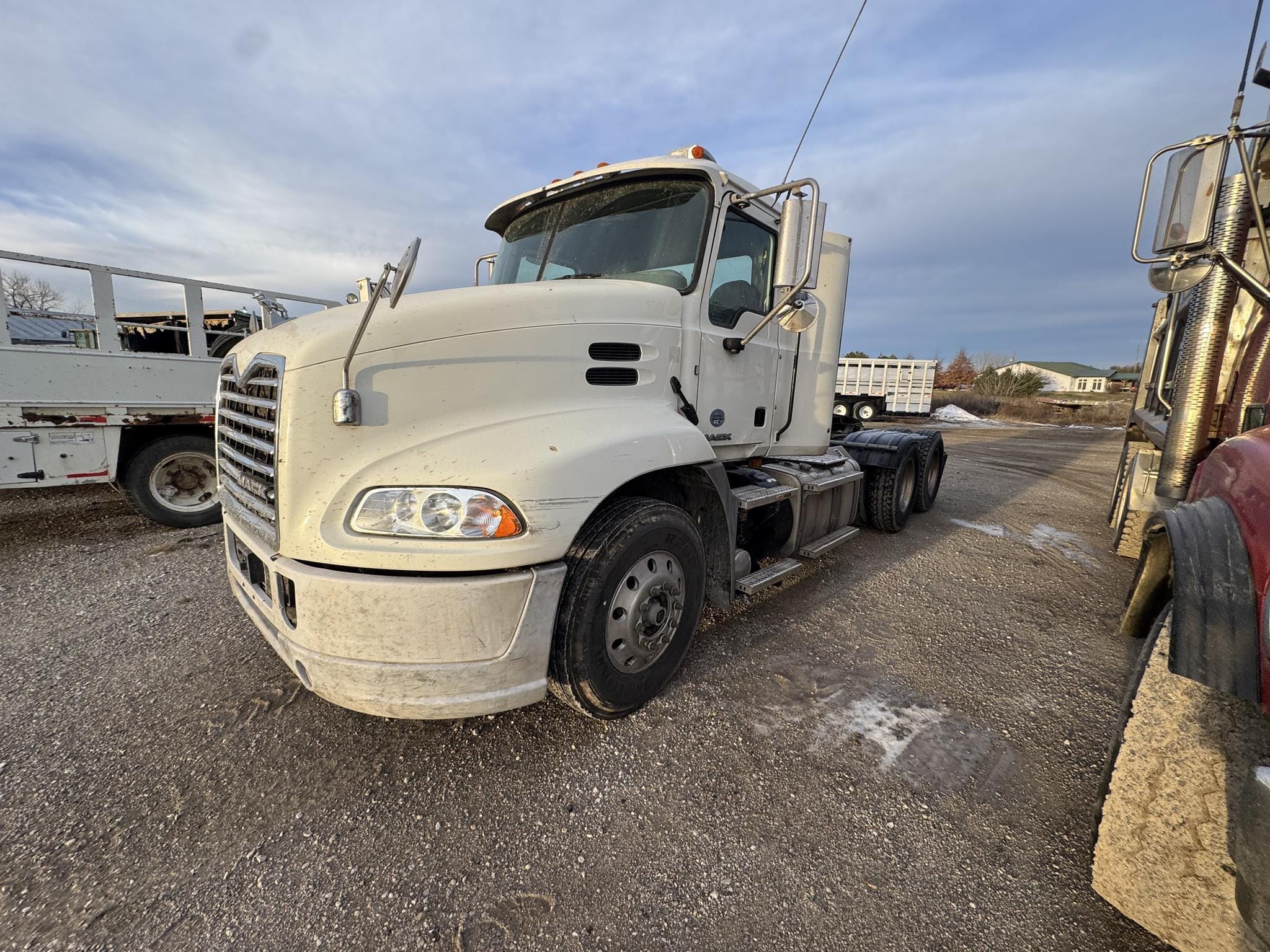 2017 Mack Pinnacle CXU613 Equipment Image0