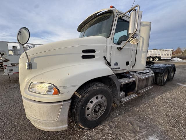 Image of Mack Pinnacle CXU613 equipment image 1