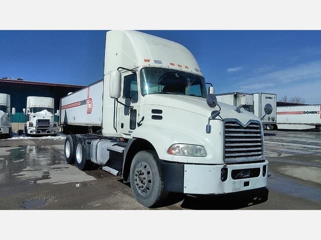 Image of Mack Pinnacle CXU613 equipment image 2