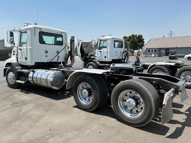 Image of Mack Pinnacle CXU613 equipment image 3