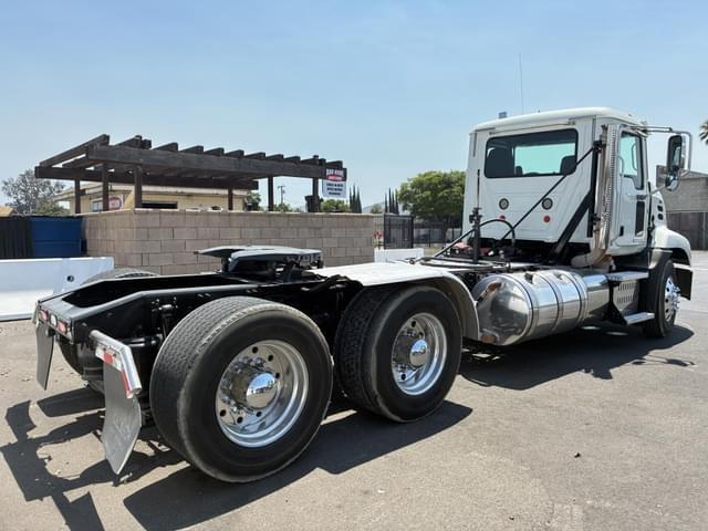Image of Mack Pinnacle CXU613 equipment image 2