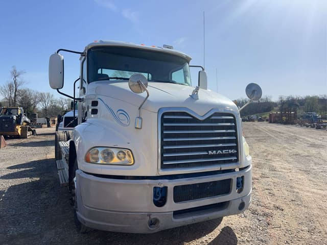 Image of Mack Undetermined equipment image 4