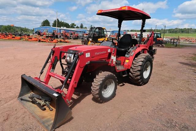 Image of Mahindra 1526 equipment image 3