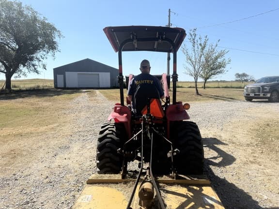 Image of Mahindra 1533 equipment image 3