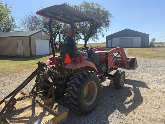 Image of Mahindra 1533 equipment image 4