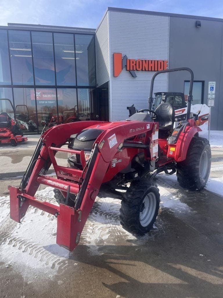 2017 Mahindra 1533 Equipment Image0