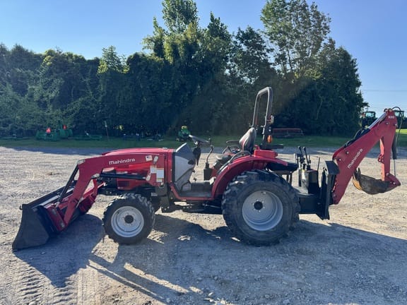 2018 Mahindra 1626 Equipment Image0