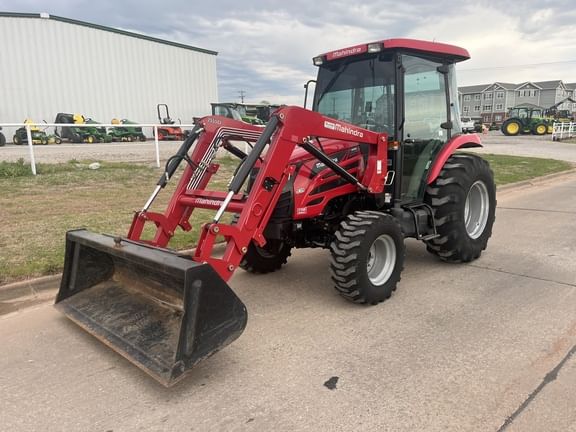 2017 Mahindra 2555 Equipment Image0