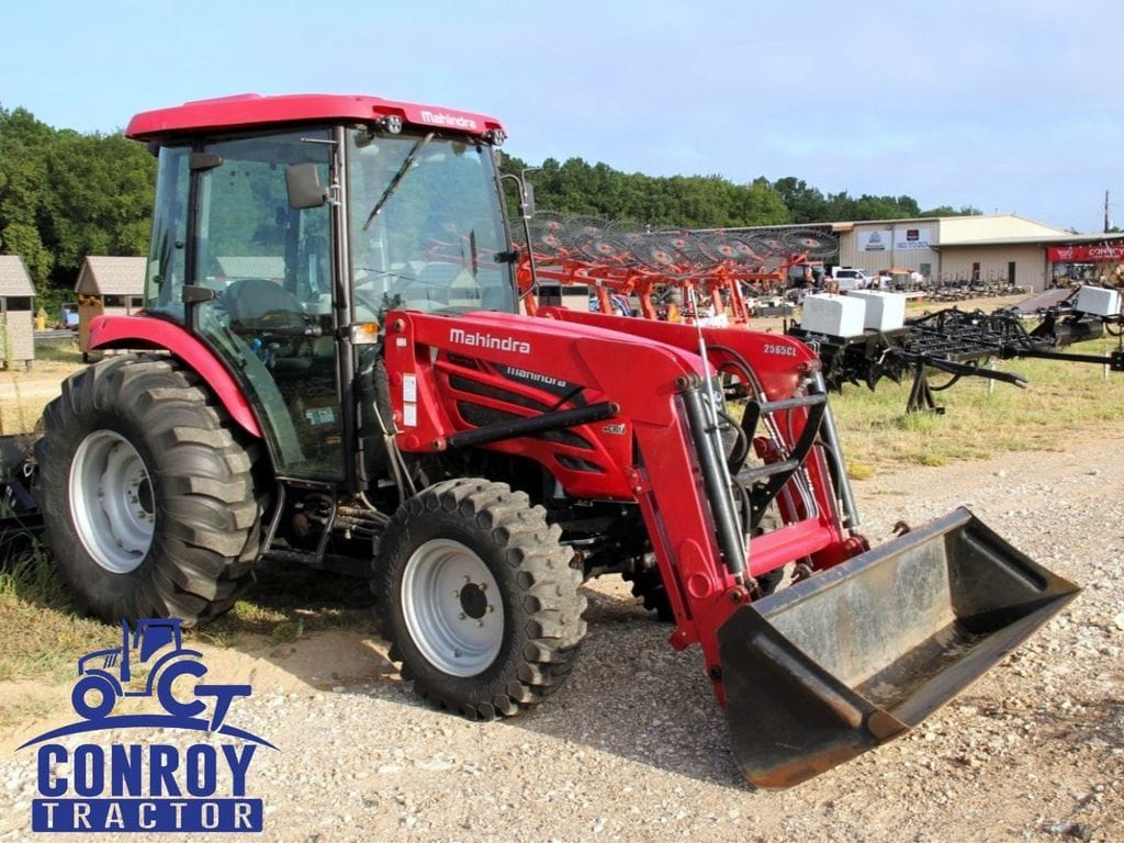 2017 Mahindra 2565 Equipment Image0