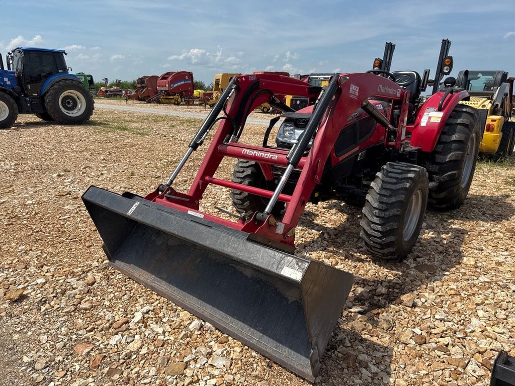 2017 Mahindra 3540 Equipment Image0