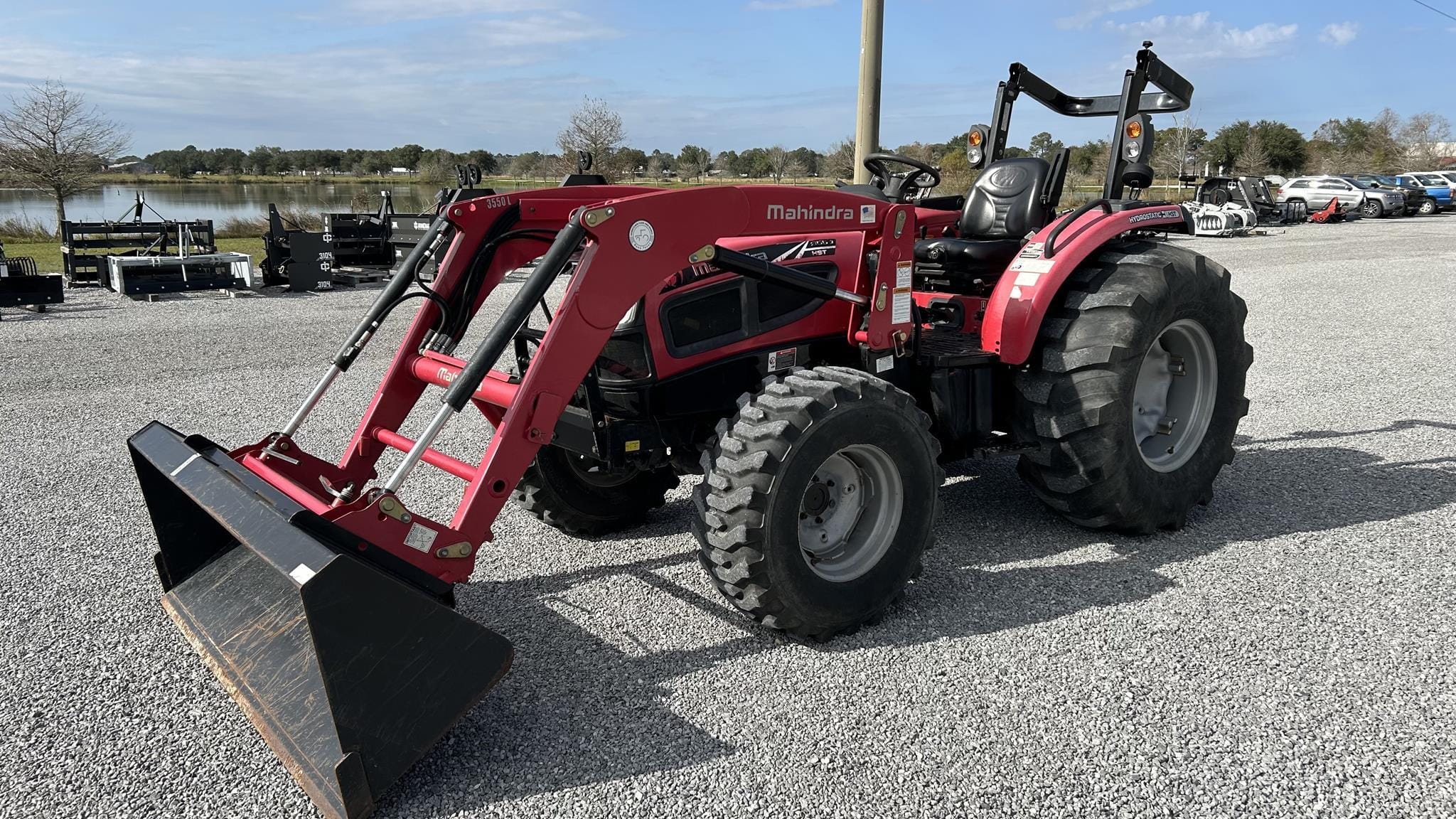 2017 Mahindra 3550 Equipment Image0